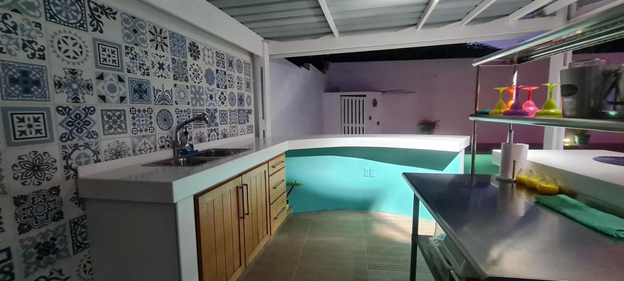 Family Villa With Big Pool And Absolute Privacy Виллемстад Экстерьер фото